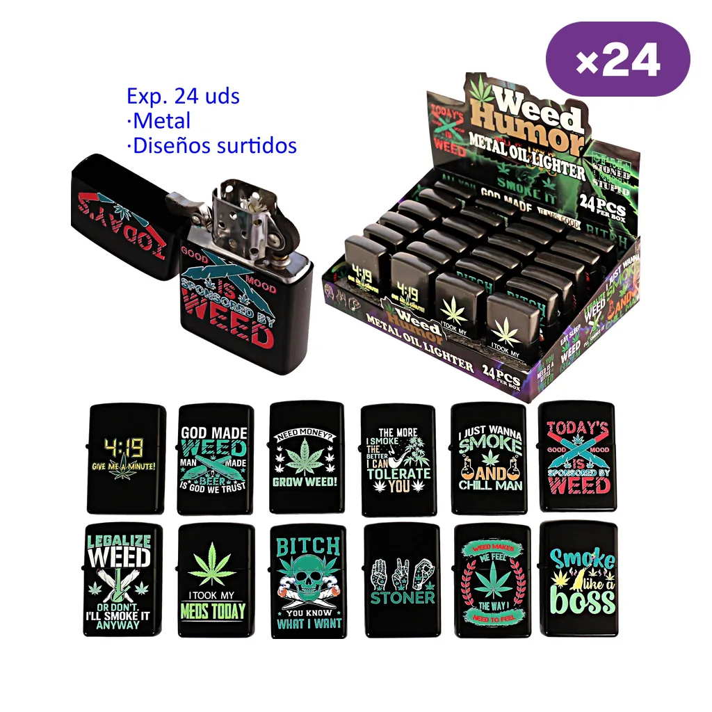 Selección de encendedores negros Weed Humor con distintos lemas y hojas de cannabis, junto a un modelo abierto y un expositor rotulado «24». Selección de encendedores negros Weed Humor con distintos lemas y hojas de cannabis, junto a un modelo abierto y un expositor rotulado «24».