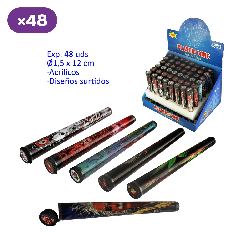 Selección de tubos guardacigarros negros con distintos diseños decorativos, junto a un expositor rotulado con 48 unidades. Selección de tubos guardacigarros negros con distintos diseños decorativos, junto a un expositor rotulado con 48 unidades.