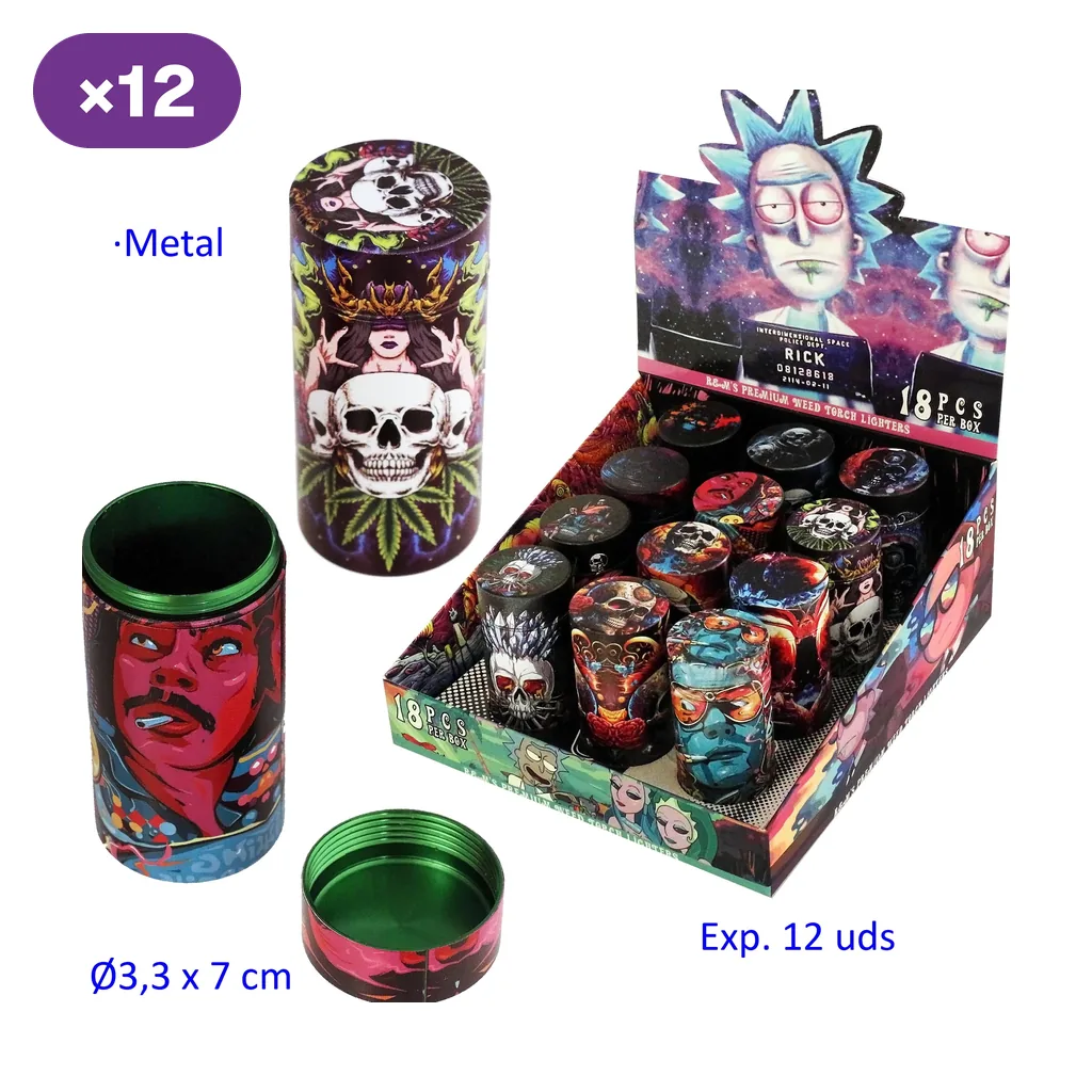Selección de botes metálicos cilíndricos con diseños de calaveras y personajes, en expositor y con un modelo abierto de interior verde.