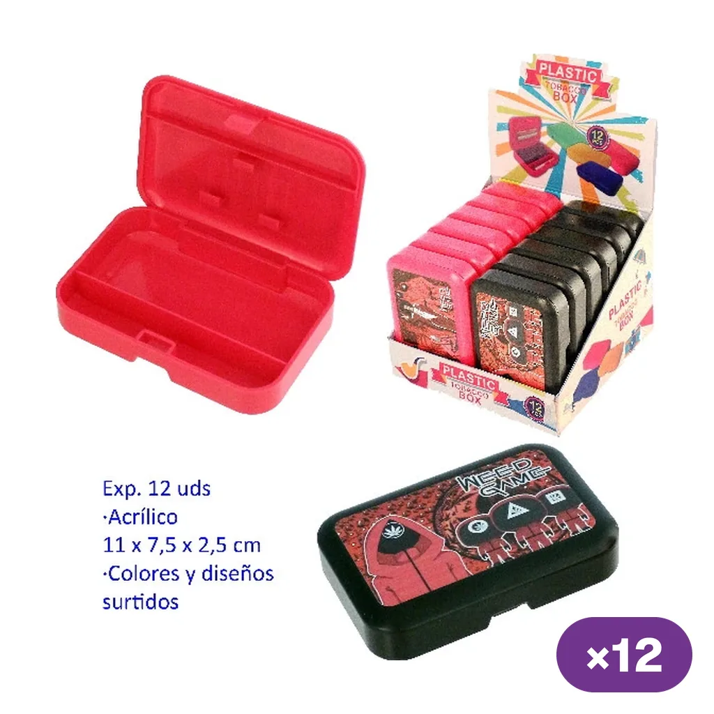 Selección de cajitas rectangulares: una roja abierta, otra negra con diseño gráfico en la tapa y varias unidades en expositor.