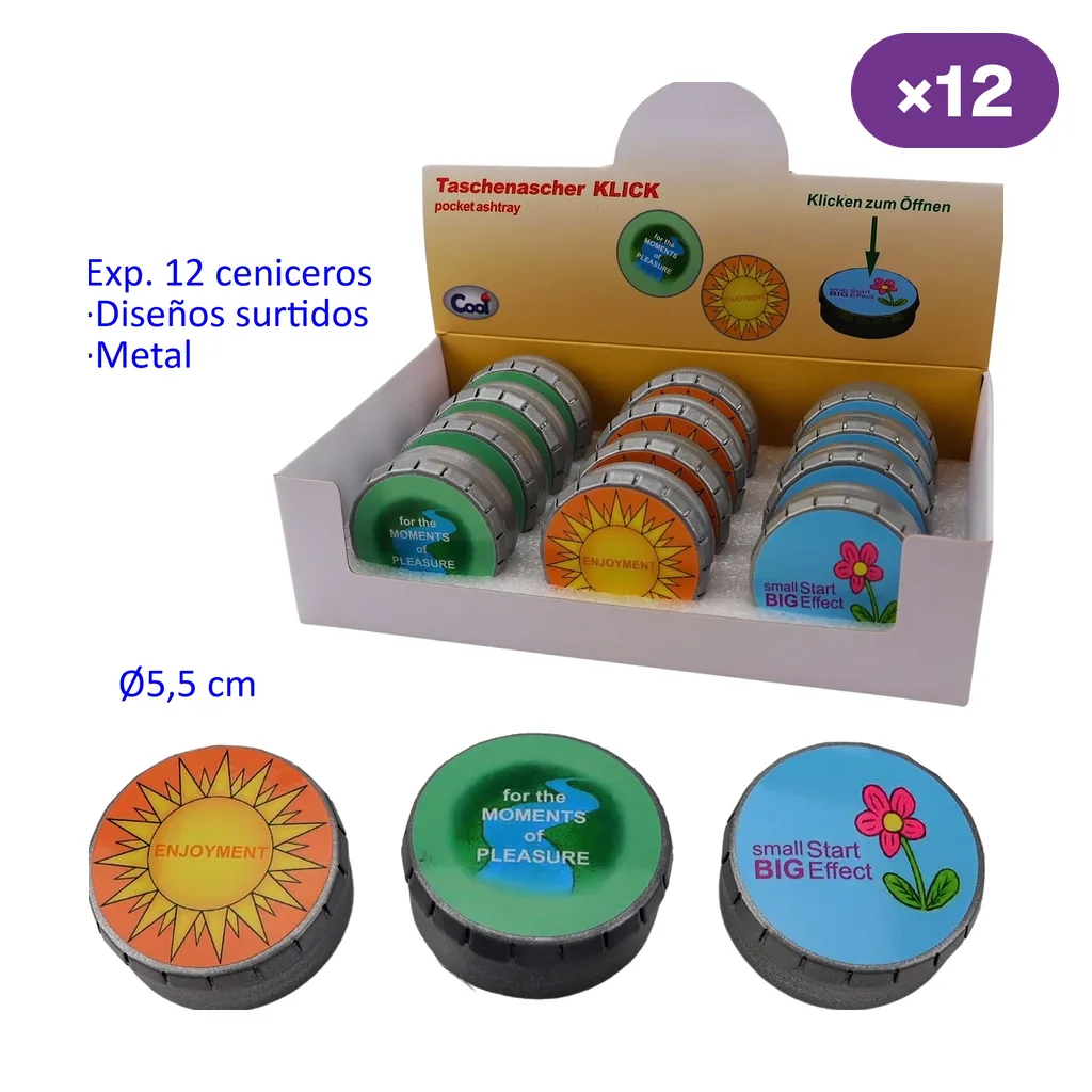 Ceniceros de bolsillo Click de diámetro 5,5 cm en expositor, con una selección de diseños de sol, texto sobre fondo verde y flor sobre fondo azul.