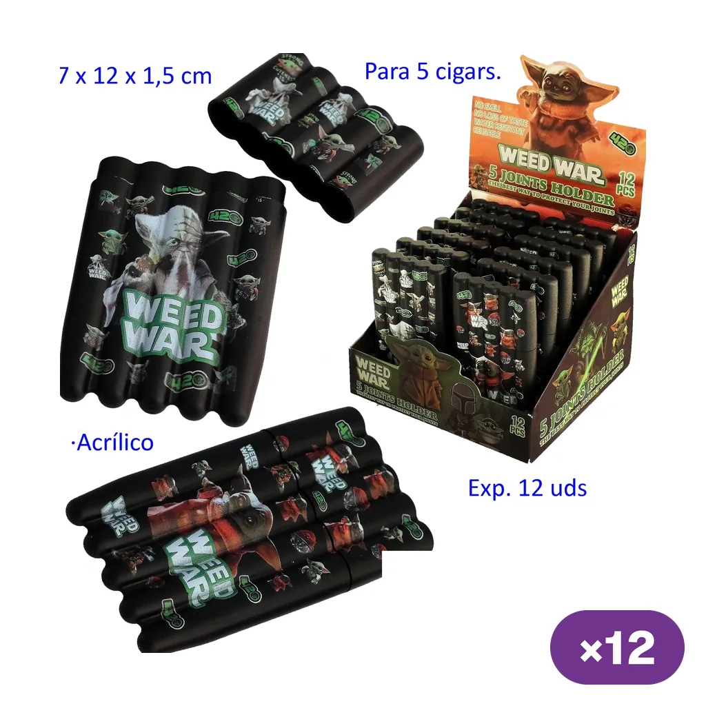 Selección de guardacigarros negros Weed War con cinco canales y distintos personajes ilustrados, junto a un expositor de 12 unidades. Selección de guardacigarros negros Weed War con cinco canales y distintos personajes ilustrados, junto a un expositor de 12 unidades.
