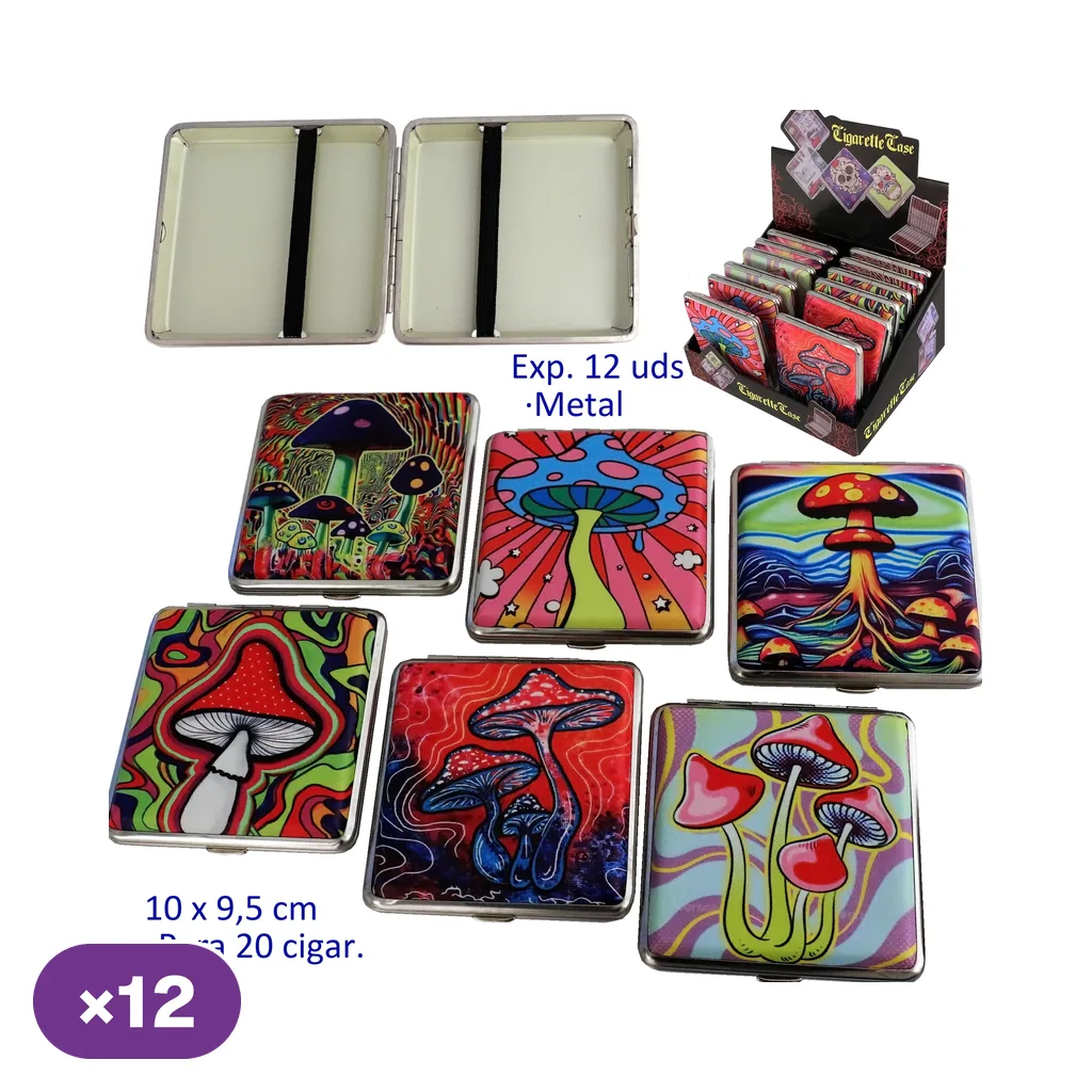 Selección de pitilleras metálicas con dibujos multicolores de setas, una vista del interior con cintas negras y un expositor al fondo.