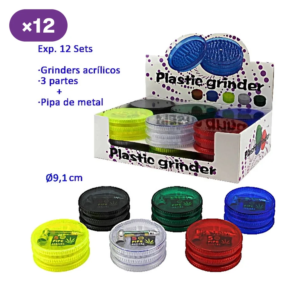 Grinders acrílicos de tres partes en varios colores, con pequeñas pipas de metal, mostrados sueltos y en expositor.