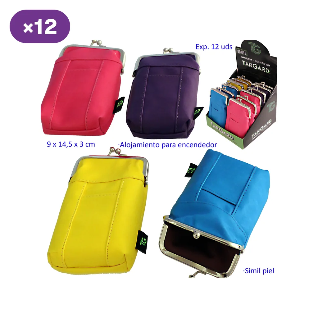 Tabaqueras TG en rosa, morado, amarillo y azul, con cierre metálico y bolsillo frontal; una abierta y un expositor al fondo. Tabaqueras TG en rosa, morado, amarillo y azul, con cierre metálico y bolsillo frontal; una abierta y un expositor al fondo.