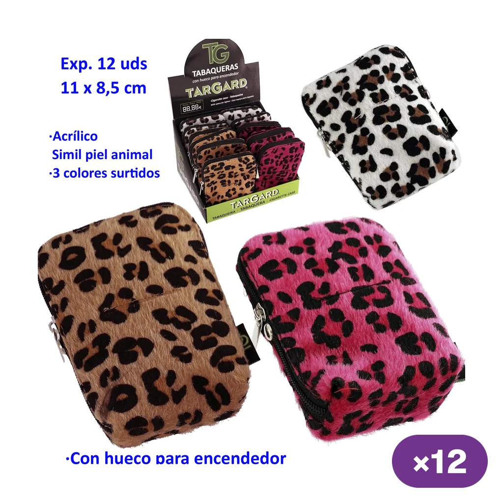 Tabaqueras TG con cremallera y estampado de leopardo en blanco, marrón y rosa, junto a un expositor con varios ejemplares.