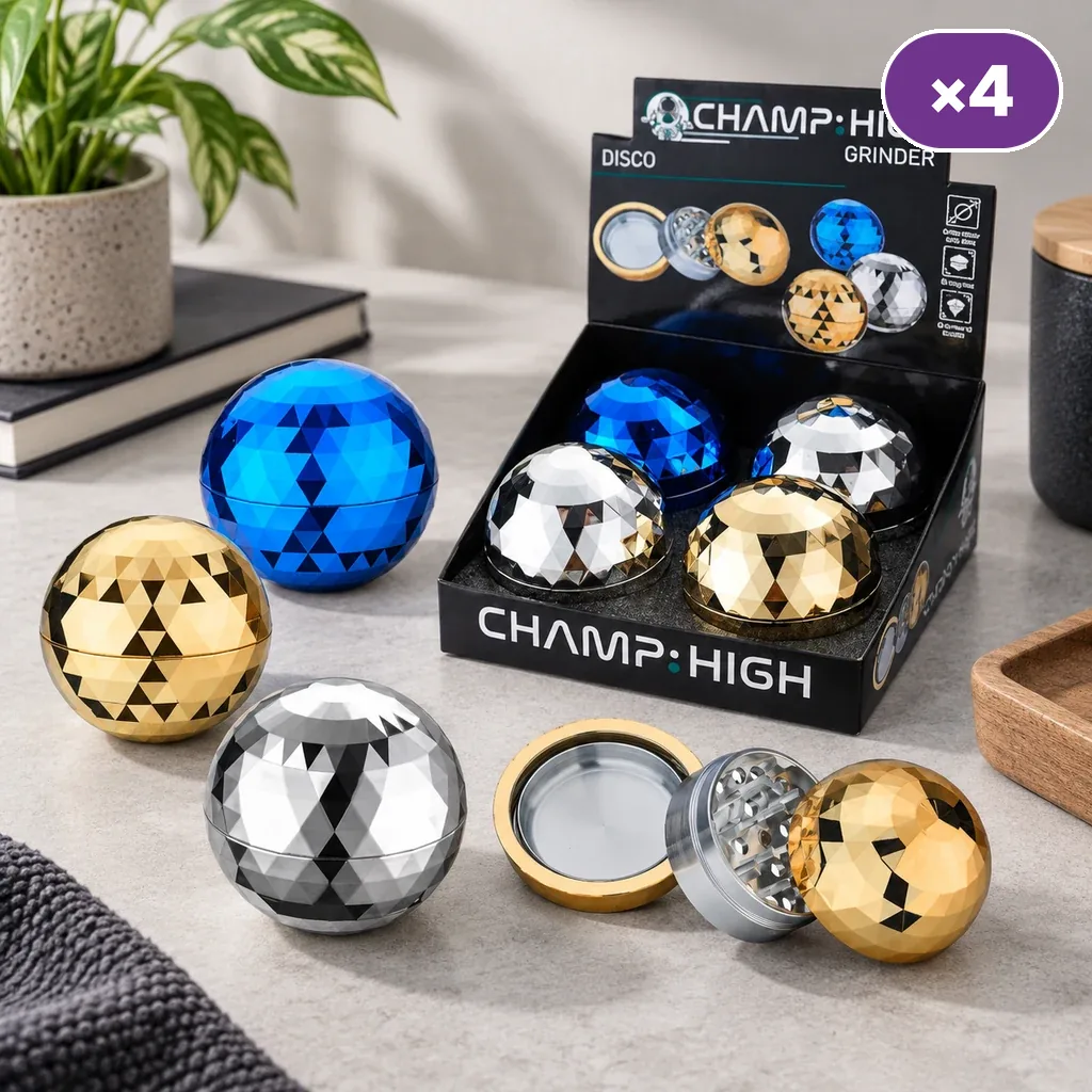 Selección de grinders esféricos Champ High con facetas azules, doradas y plateadas; uno abierto muestra los dientes junto al expositor.