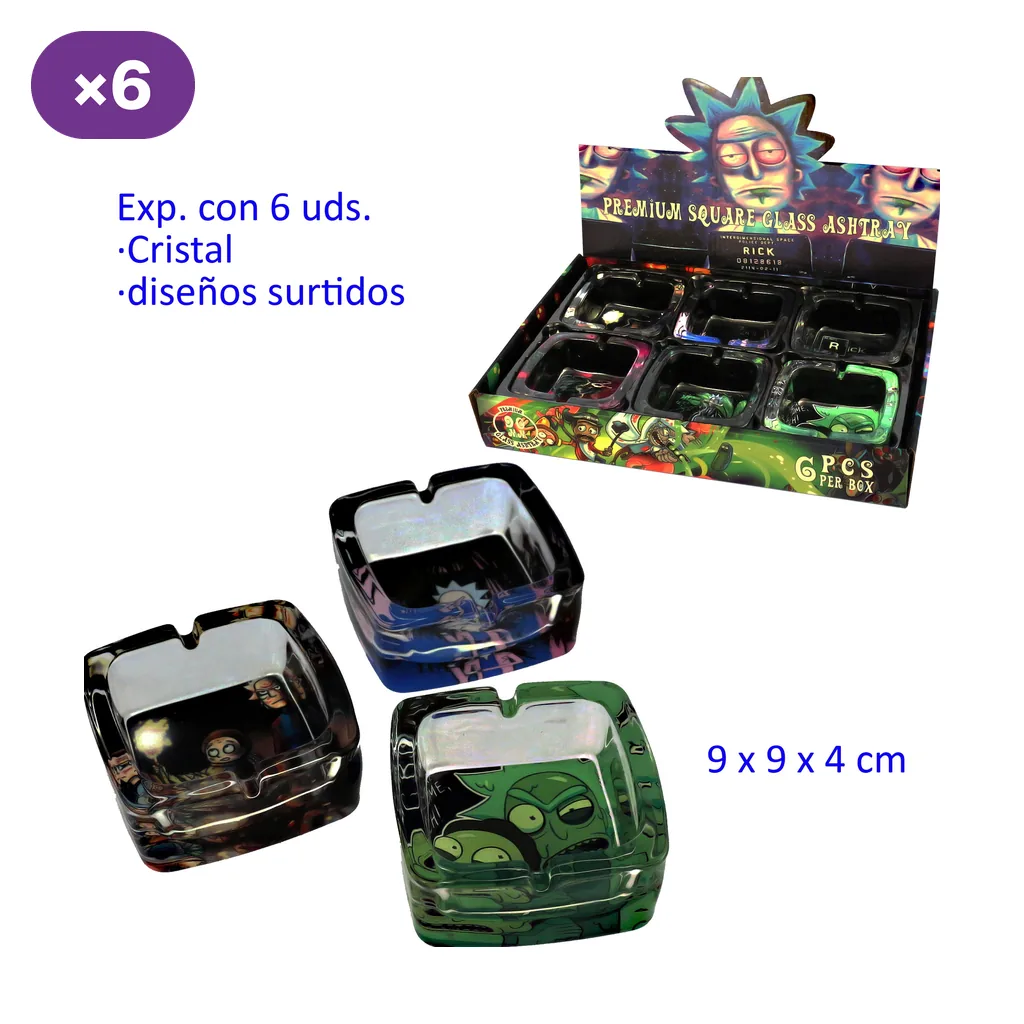 Ceniceros cuadrados de cristal de 9 × 9 × 4 cm con distintos dibujos de personajes, junto a una caja expositora.