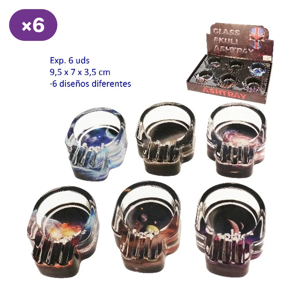 Selección de ceniceros con forma de calavera y fondos oscuros con motivos espaciales, junto a un expositor y el distintivo ×6.