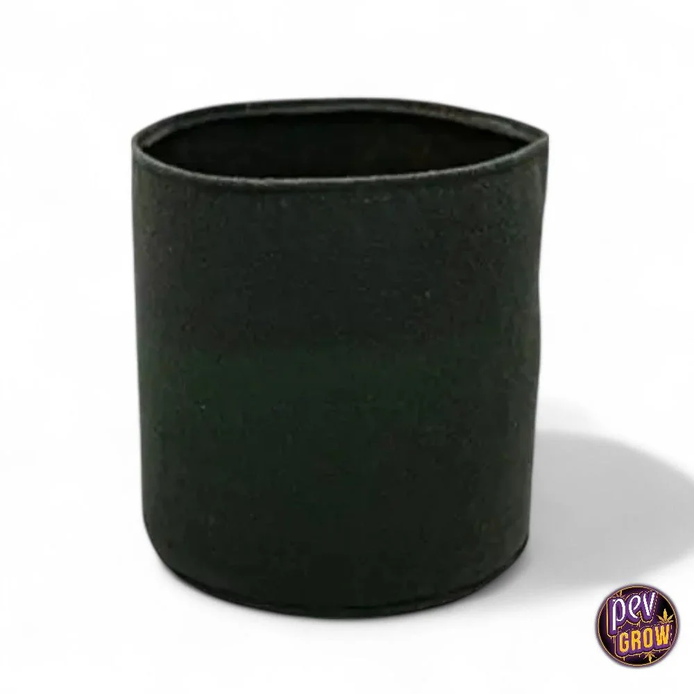 Maceta Feltpot de tela negra, vacía y de forma cilíndrica, con borde superior abierto sobre fondo blanco.