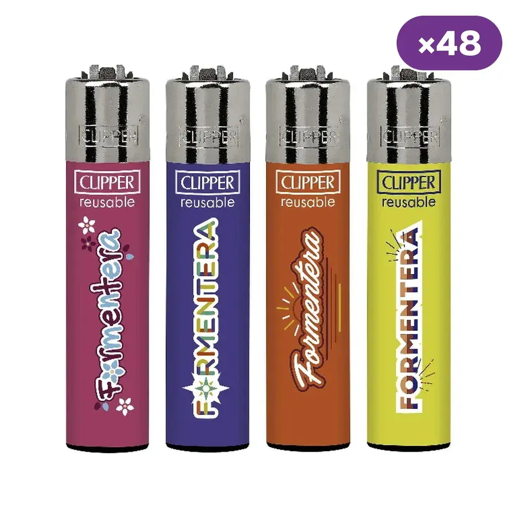 Selección de encendedores Clipper Formentera con distintos colores y diseños de letras, junto a un distintivo de 48 unidades.
