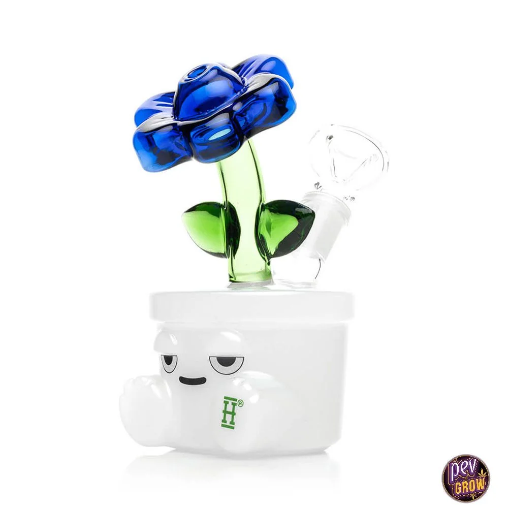 Bong Hemper con base blanca en forma de maceta con rostro, tallo verde, flor azul y cazoleta transparente lateral sobre fondo blanco.