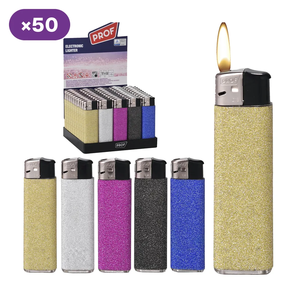 Encendedores PROF con acabado glitter en dorado, plateado, rosa, negro y azul, junto a un expositor y un modelo dorado con llama.