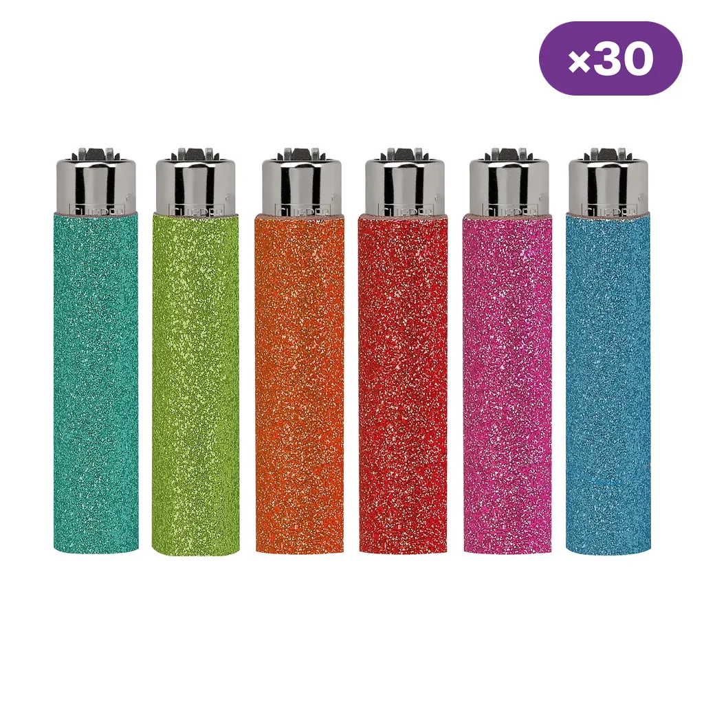Selección de encendedores Clipper con fundas de purpurina en varios colores, alineados sobre fondo blanco y con distintivo «×30».