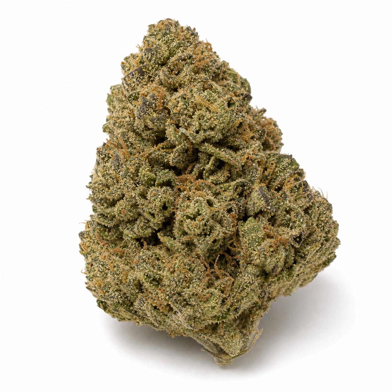 Cogollo de Green Crack 2.0 Feminizada en primer plano, con tonos verdes, zonas oscuras y filamentos anaranjados sobre fondo blanco.