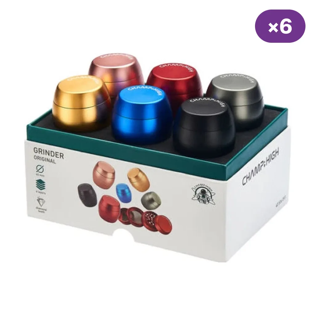 Expositor de grinders Champ High Original de forma redondeada, en varios colores metalizados, con ilustraciones del despiece en la caja.