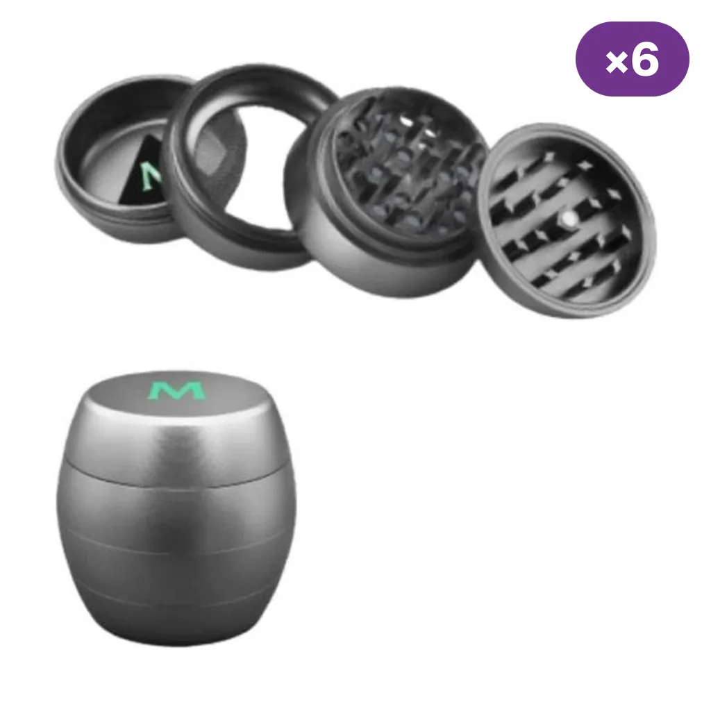 Grinder gris con logotipo M verde, mostrado cerrado y con sus piezas separadas para ver los dientes y la malla; distintivo de seis unidades.