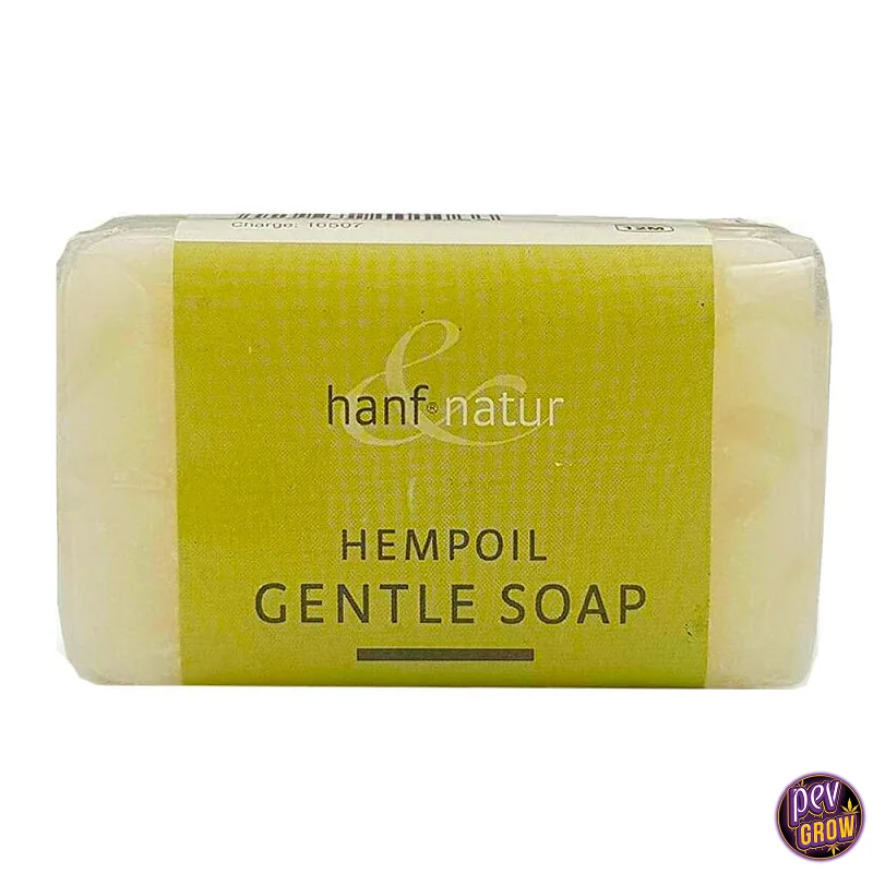 Pastilla rectangular de jabón claro con envoltorio verde de Hanf Natur y el texto «Hempoil Gentle Soap», sobre fondo blanco.