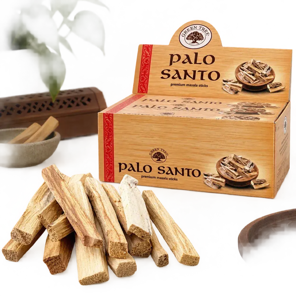 Caja Green Tree con el texto Palo Santo y varios trozos de madera clara delante, sobre fondo oscuro con un incensario al fondo.