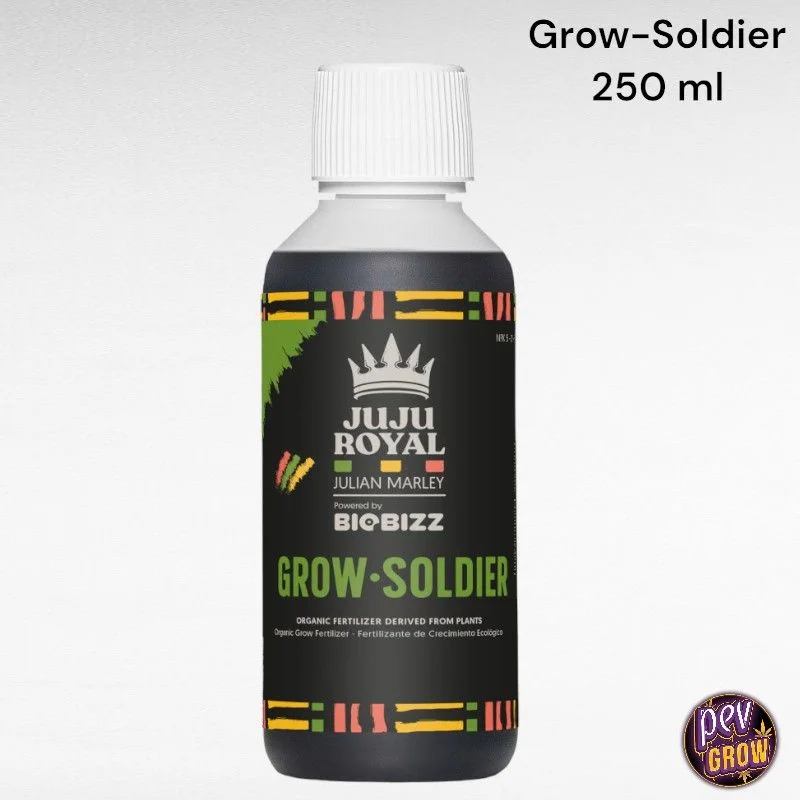 Botella de Juju Royal Grow Soldier de BioBizz con tapón blanco y etiqueta negra con detalles verdes; el texto indica 250 ml.
