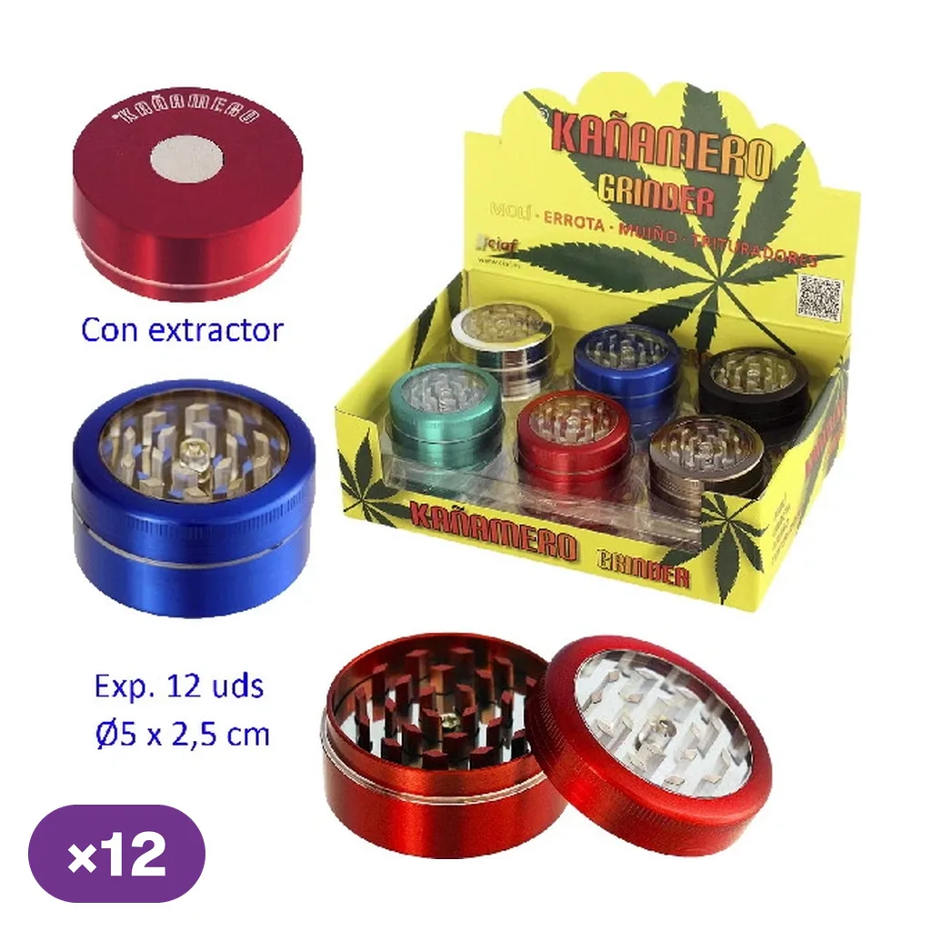 Grinders Kañamero de varios colores en expositor, con vistas de modelos abiertos que muestran los dientes y el extractor.