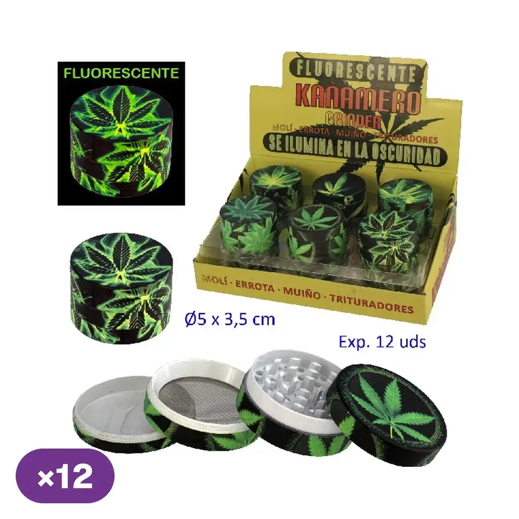 Grinder Kañamero negro con hojas verdes, mostrado cerrado, desmontado y en expositor, con detalle fluorescente y distintivo «×12».