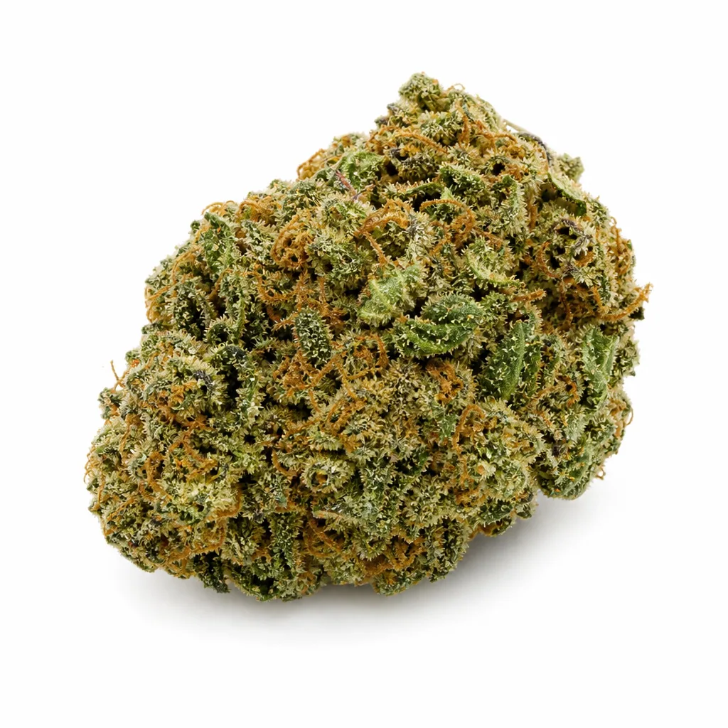 Cogollo de Kandy Kush en primer plano sobre fondo blanco, con hojas verdes, filamentos anaranjados y abundantes puntos blanquecinos.
