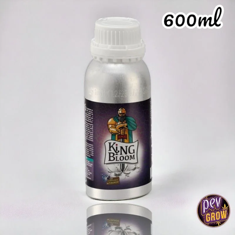 Botella plateada de King Bloom con tapón blanco y etiqueta morada con un guerrero; el texto superior indica 600 ml.