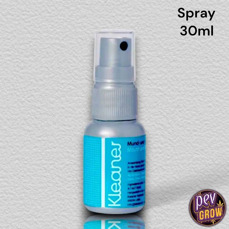 Frasco de Kleaner con etiqueta turquesa, pulverizador y tapa transparente sobre fondo gris; texto «Spray 30ml» en la esquina superior. Frasco de Kleaner con etiqueta turquesa, pulverizador y tapa transparente sobre fondo gris; texto «Spray 30ml» en la esquina superior.