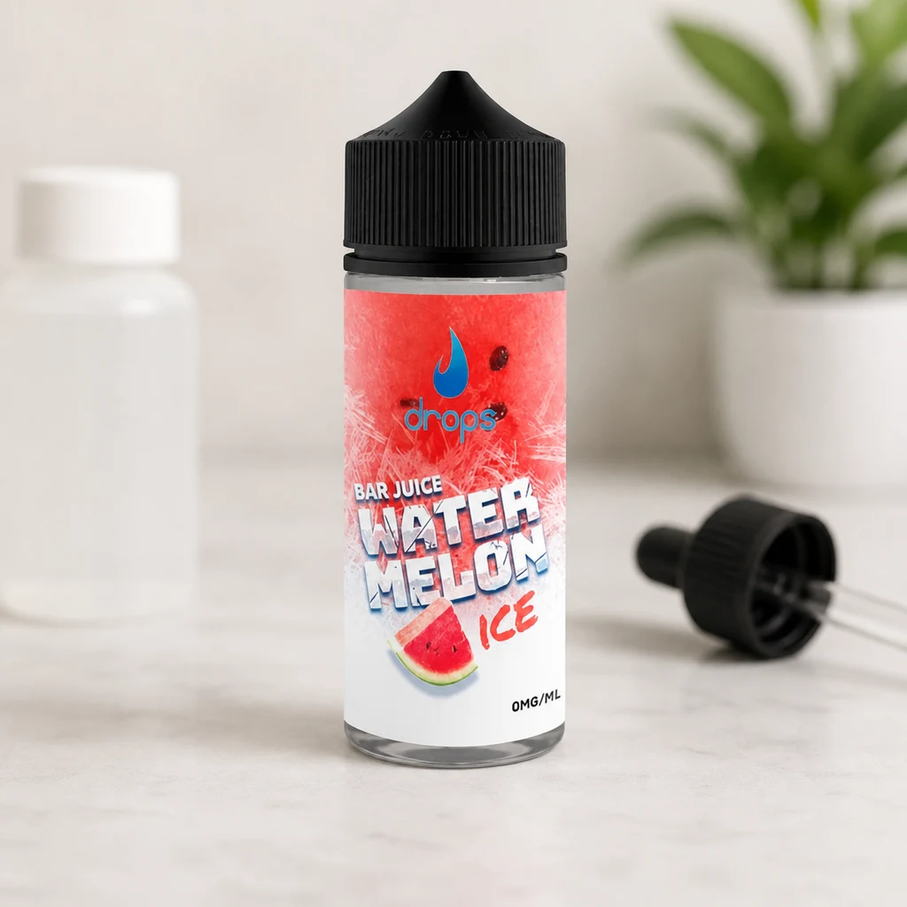 Frasco Drops Bar Juice Watermelon Ice con tapón negro y etiqueta de sandía, sobre una mesa junto a un cuentagotas y una planta.