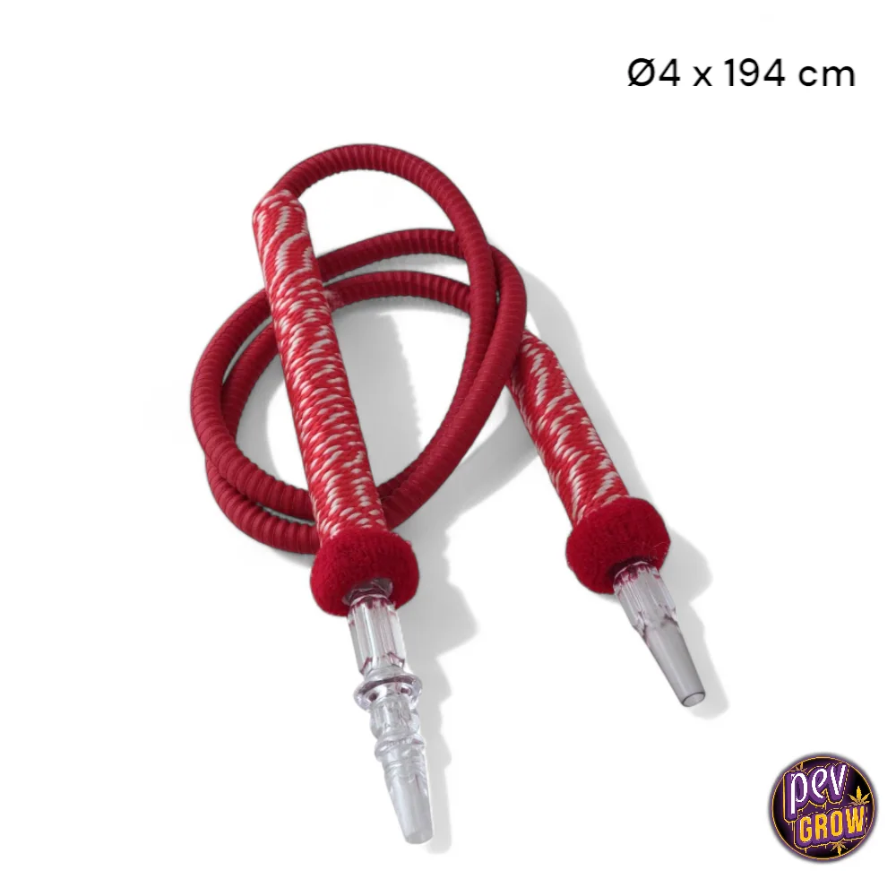 Tubo rojo de cachimba enrollado, con mangos de dibujo blanco y extremos transparentes sobre fondo blanco.