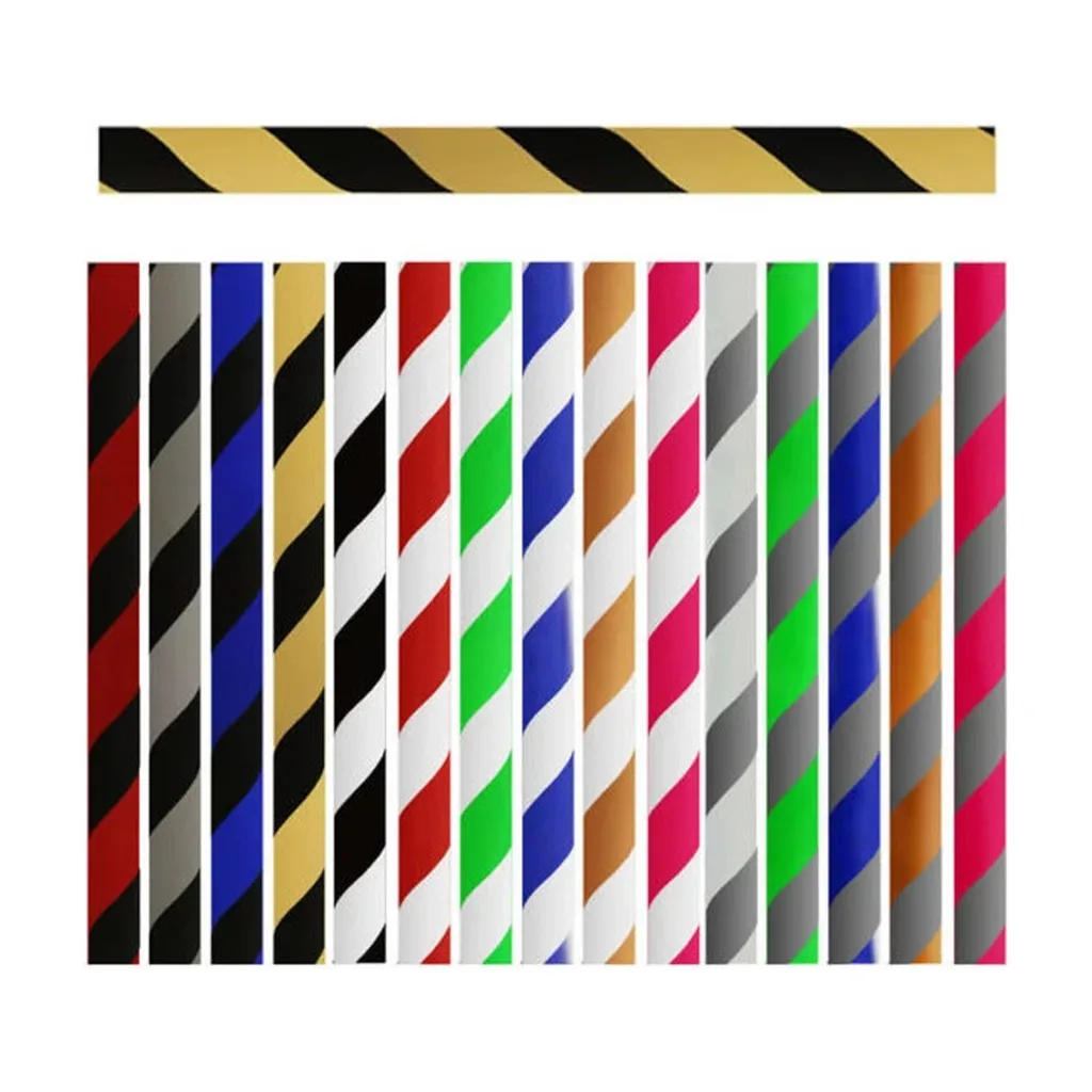 Selección de mangueras para shisha con rayas diagonales en distintas combinaciones de colores y una muestra negra y dorada en horizontal.