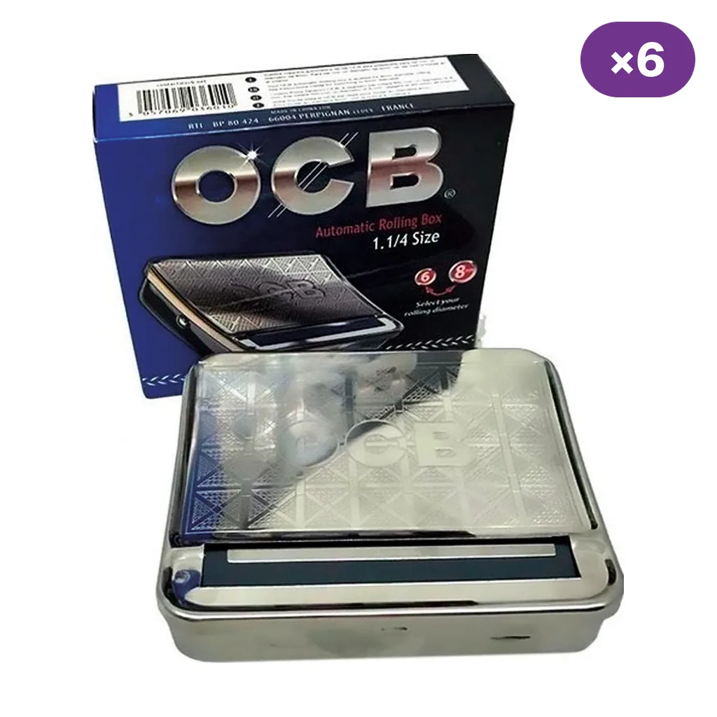 Máquina de liar automática OCB plateada con tapa decorada, delante de su caja azul; un distintivo indica seis unidades. Máquina de liar automática OCB plateada con tapa decorada, delante de su caja azul; un distintivo indica seis unidades.