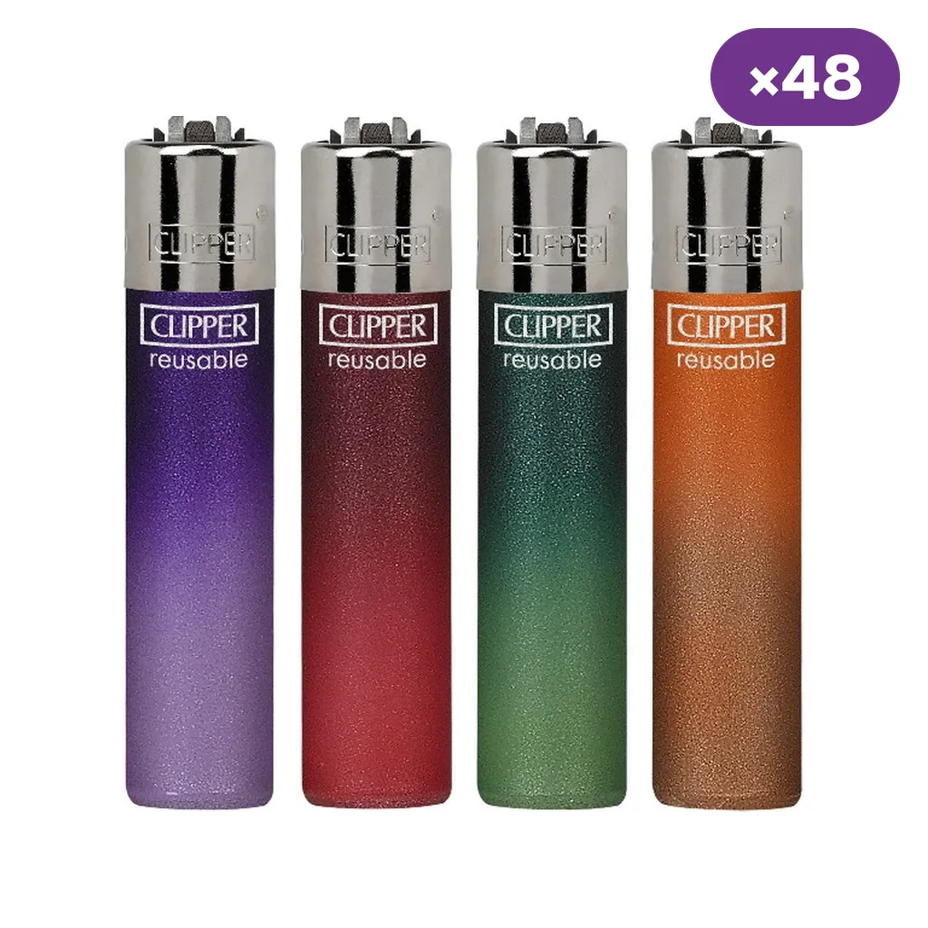Selección de encendedores Clipper Metallic Gradient con degradados violeta, rojo, verde y naranja, y distintivo de 48 unidades.