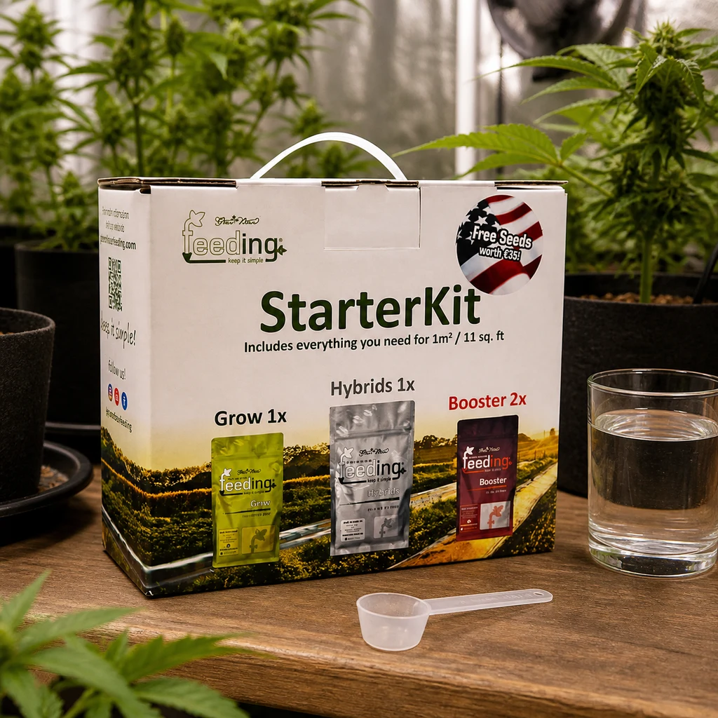 Caja StarterKit de Green House Feeding sobre una mesa, junto a una cuchara medidora y un vaso de agua, con plantas al fondo. Caja StarterKit de Green House Feeding sobre una mesa, junto a una cuchara medidora y un vaso de agua, con plantas al fondo.