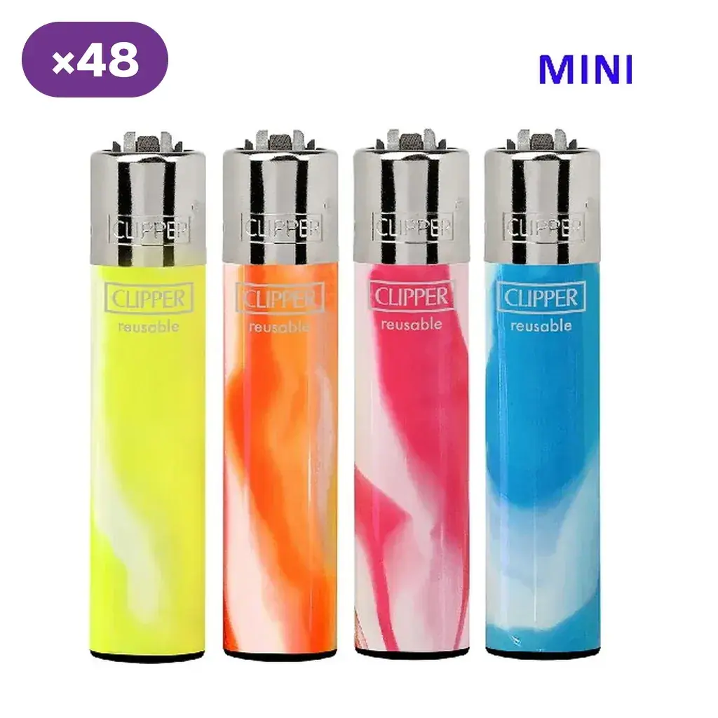 Cuatro encendedores Clipper Mini Fluo Nebula con diseños ondulados en amarillo, naranja, rosa y azul; indicación de caja de 48. Cuatro encendedores Clipper Mini Fluo Nebula con diseños ondulados en amarillo, naranja, rosa y azul; indicación de caja de 48.