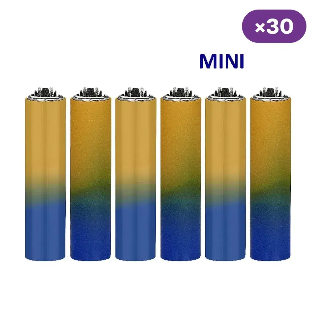 Mecheros Mini Clipper Glow Gradient alineados, con degradado de amarillo a azul en acabados lisos y texturados; rótulos MINI y ×30. Mecheros Mini Clipper Glow Gradient alineados, con degradado de amarillo a azul en acabados lisos y texturados; rótulos MINI y ×30.