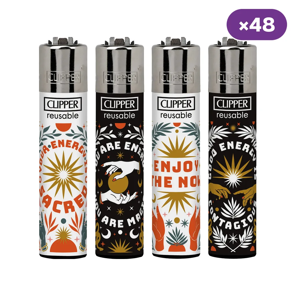 Selección de encendedores Clipper con fondos blancos o negros, motivos de soles, manos y hojas, y distintivo de 48 unidades.