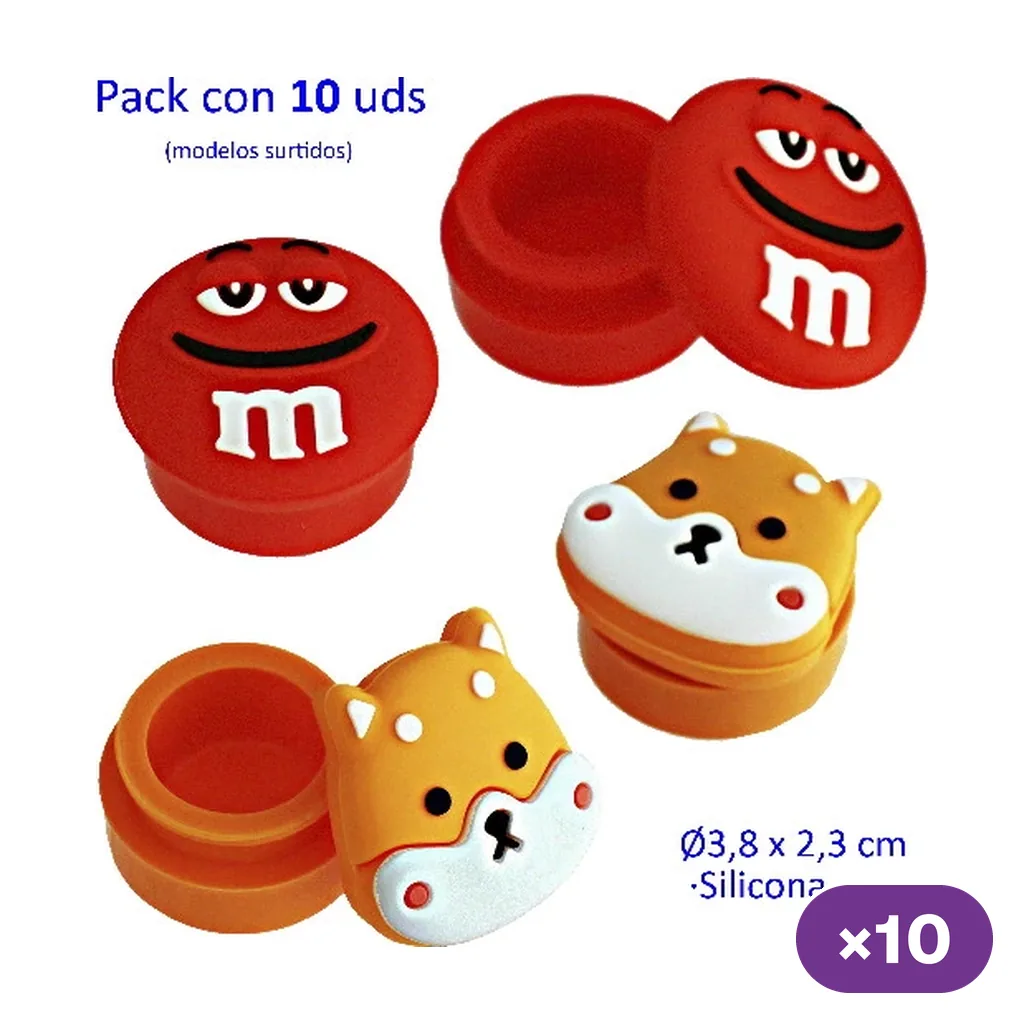 Modelos de cajitas de silicona abiertas y cerradas: personaje rojo con letra m y perro naranja y blanco; rótulo de pack de 10 unidades surtidas.