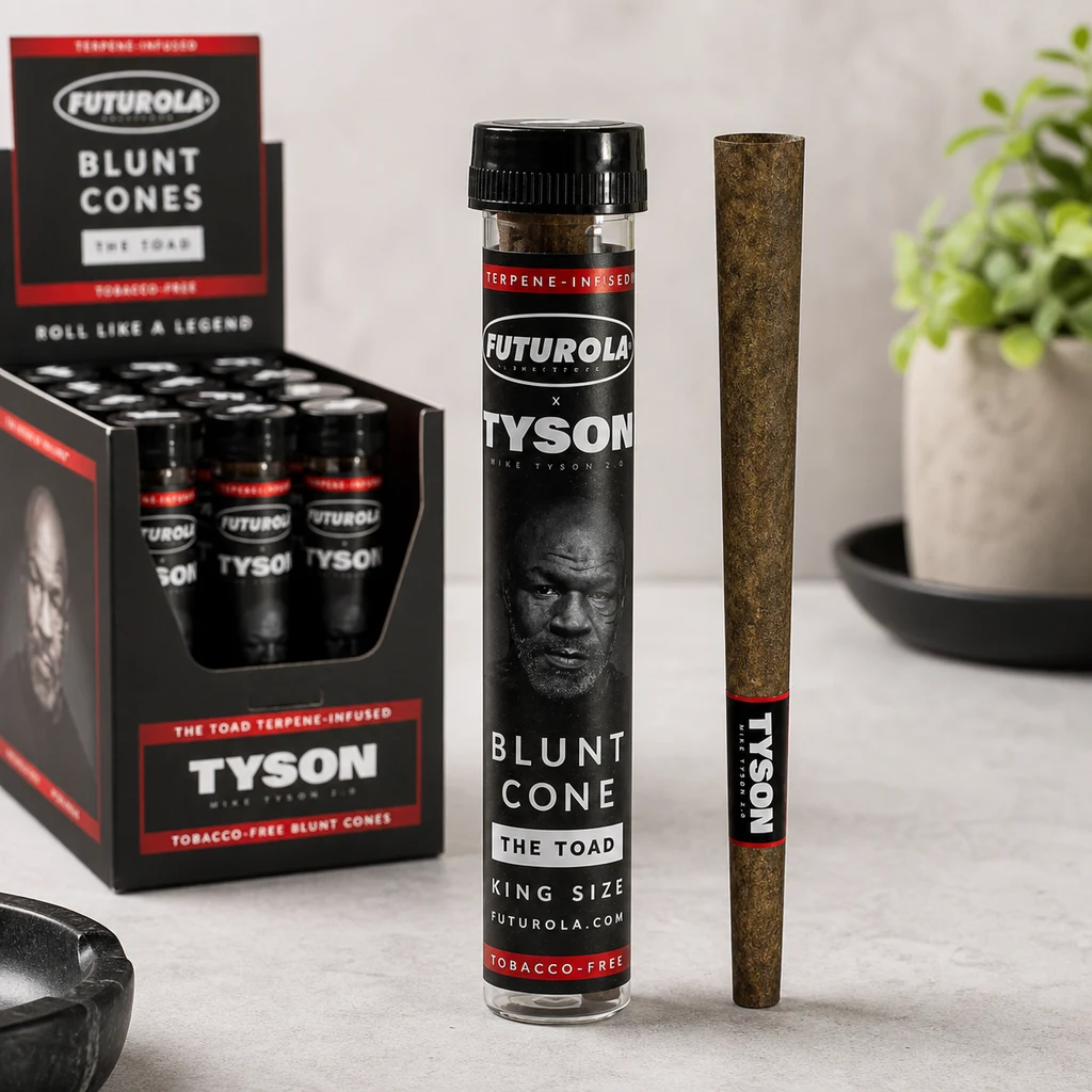 Cono marrón Tyson 2.0 x Futurola junto a su tubo con la etiqueta The Toad y un expositor con varias unidades al fondo.