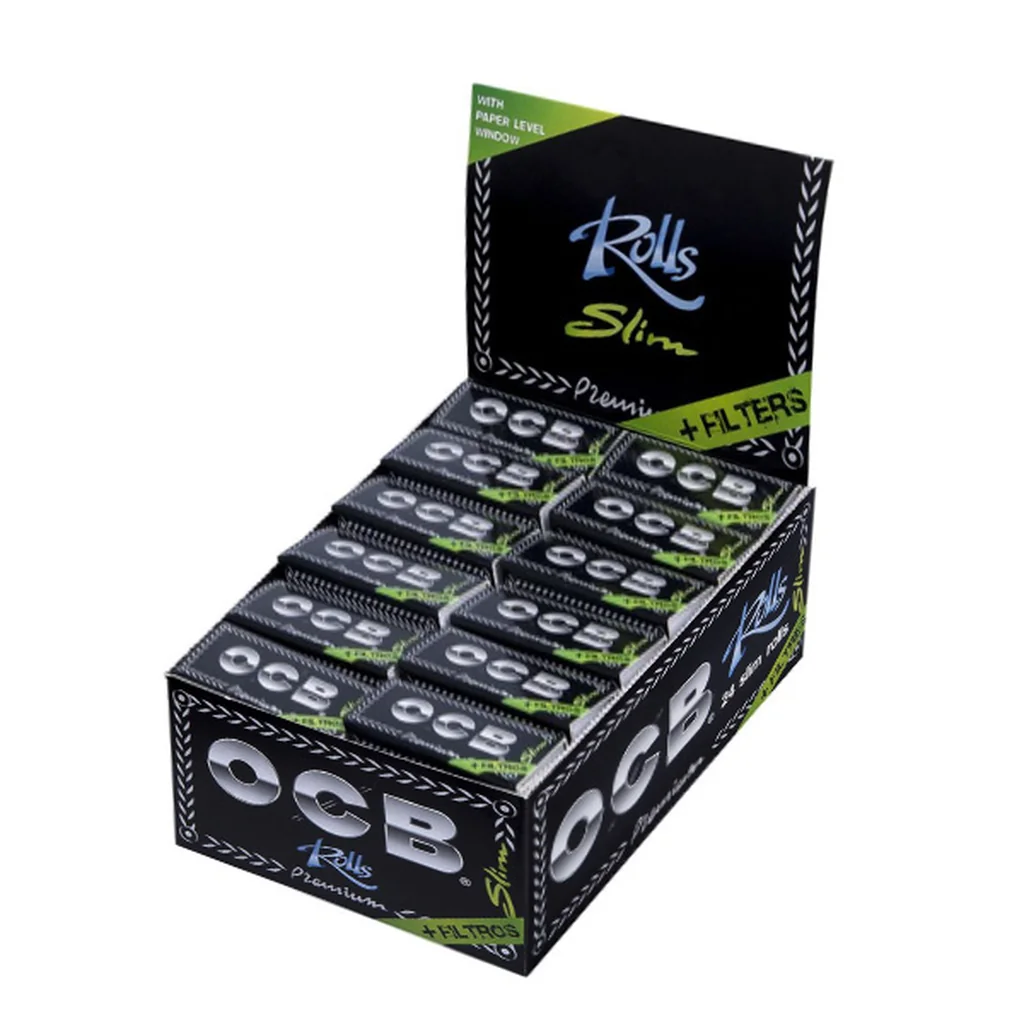 Expositor abierto de OCB Premium Rolls Slim con filtros, con varias cajas negras y detalles verdes sobre fondo blanco.