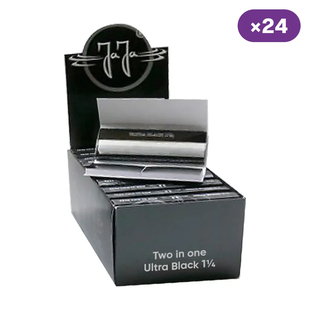Caja expositora negra de papel JaJa Ultra Black 1 1/4, con varios librillos y uno abierto mostrando papel y tips; distintivo de 24 unidades.