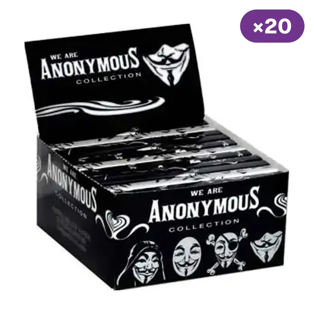 Caja expositora negra de papel de fumar Anonimous, con varios estuches, máscaras blancas y distintivo «×20».