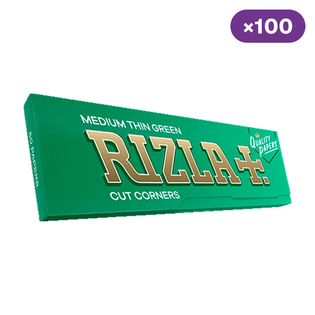Librillo verde de papel de fumar Rizla+ con las inscripciones «Medium Thin Green» y «Cut Corners», junto al indicador ×100.