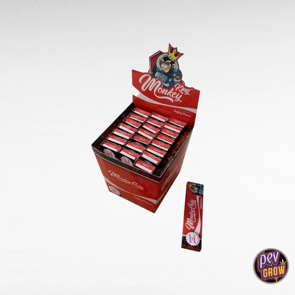 Expositor rojo de papel de liar Monkey King Cola con varios libritos y uno separado, con el logotipo de un mono coronado.