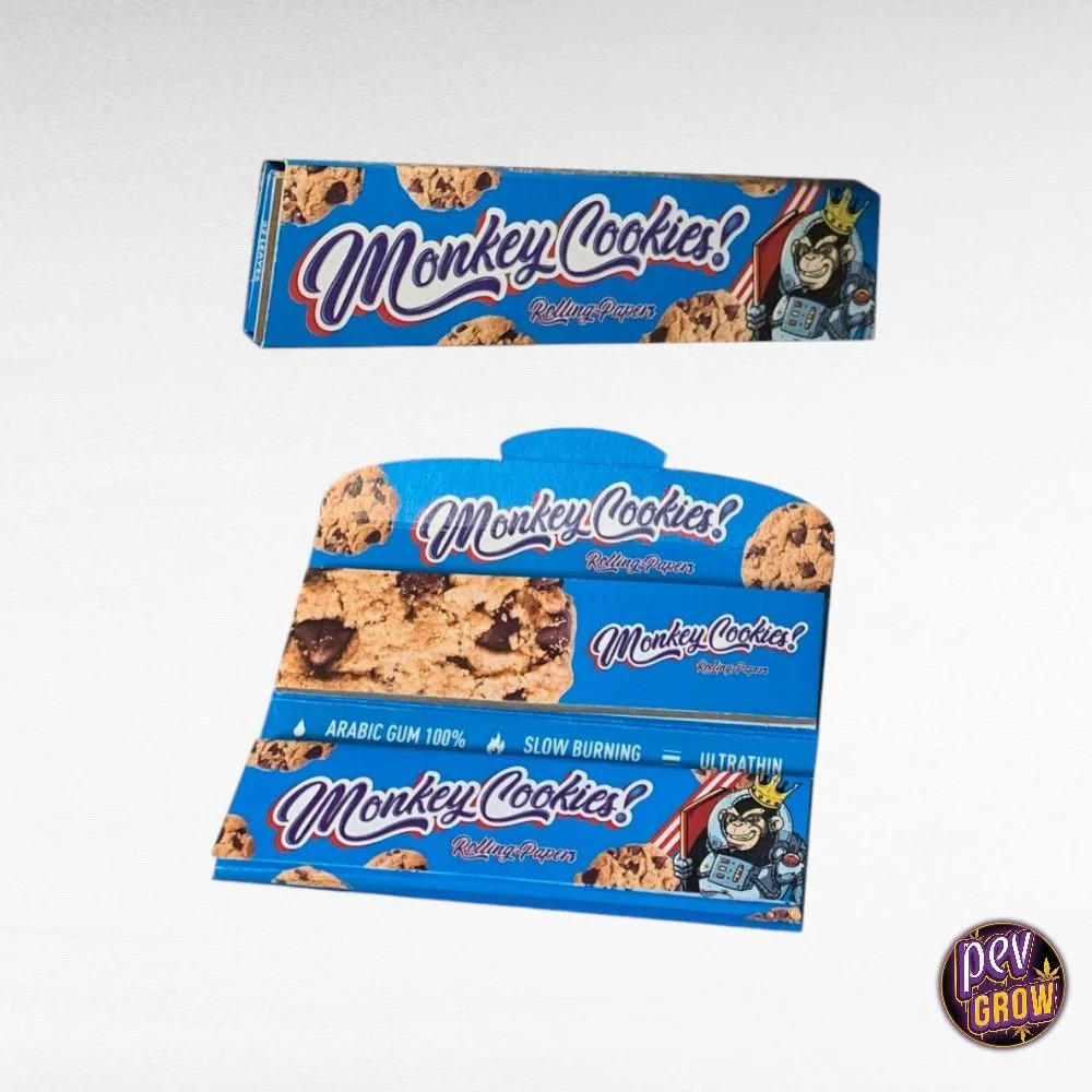 Vistas del envase azul Monkey Cookies cerrado y desplegado, con dibujos de galletas y un mono coronado sobre fondo blanco.
