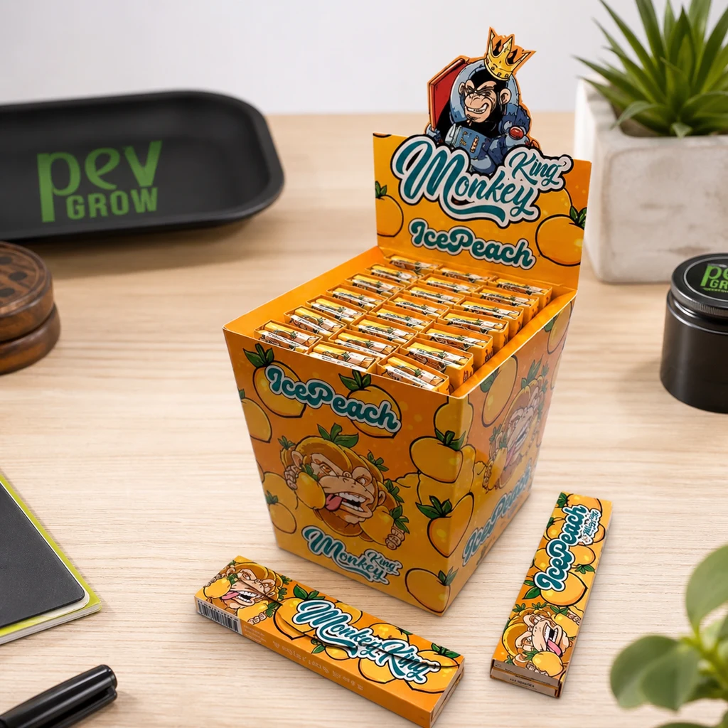 Expositor naranja de papel Ice Peach de Monkey King lleno de estuches, con dos unidades delante y dibujos de melocotones y monos.