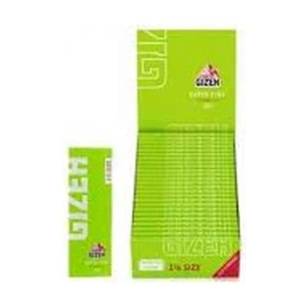 Papel de liar Gizeh en presentación verde, con un librillo estrecho junto a un envase rectangular más grande sobre fondo blanco.