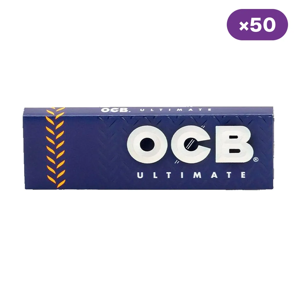 Caja azul oscuro de papel OCB Ultimate, con letras blancas, motivo amarillo lateral y distintivo morado «×50» sobre fondo blanco.