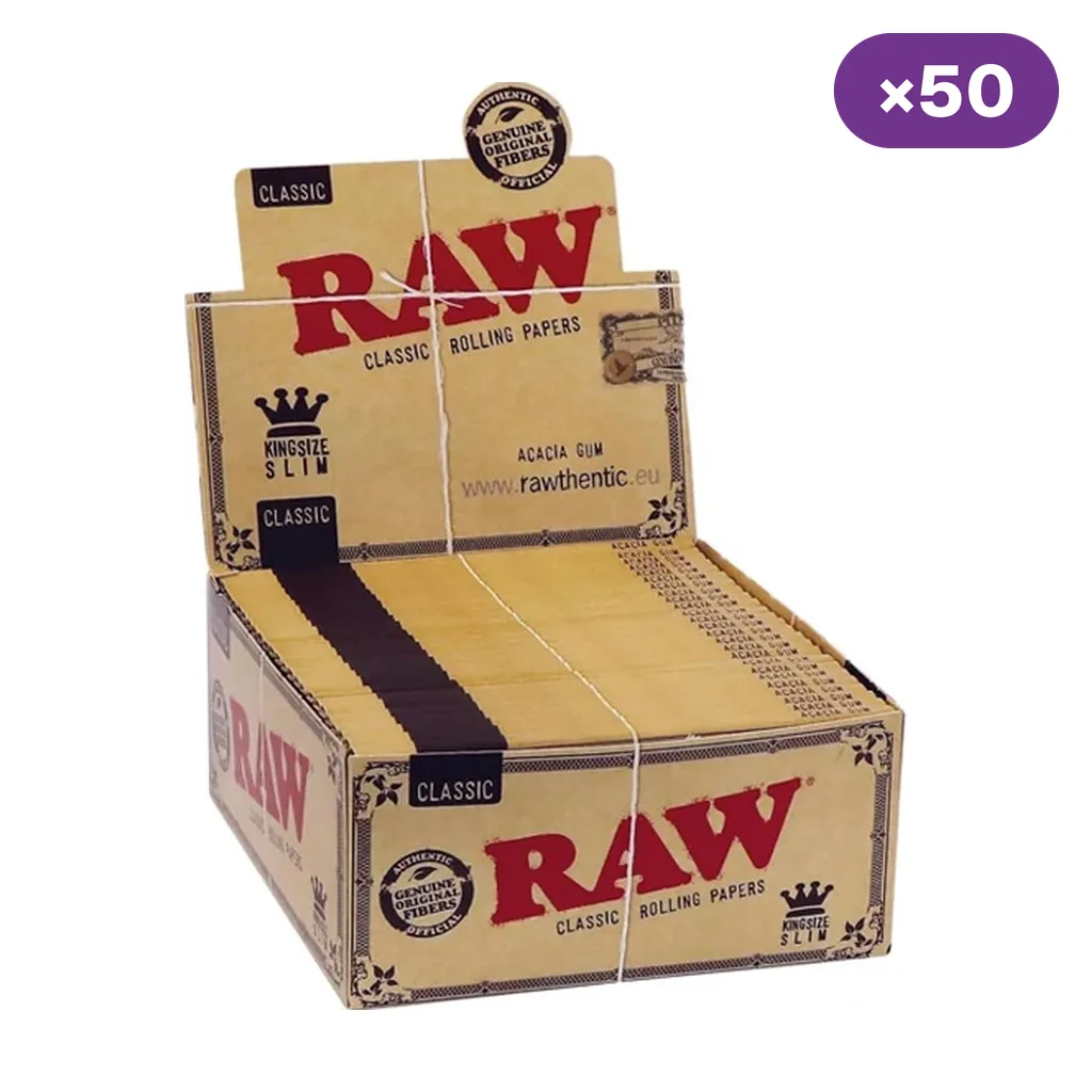 Caja expositora abierta de papel RAW Classic King Size Slim, con libritos marrones, logotipo rojo e indicación de 50 unidades.